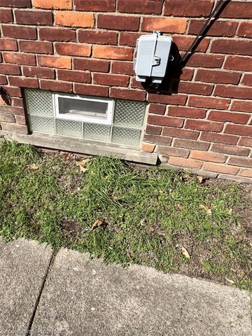 23280 Forest Street, Oak Park, MI 48237