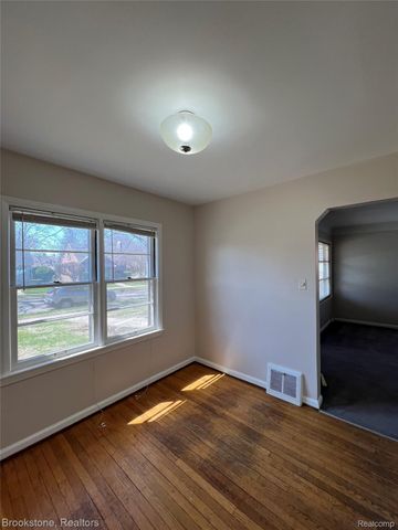 23280 Forest Street, Oak Park, MI 48237