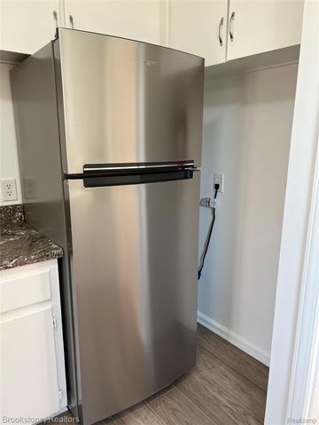 23280 Forest Street, Oak Park, MI 48237