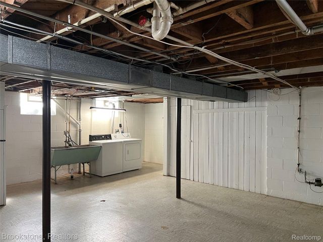 23280 Forest Street, Oak Park, MI 48237