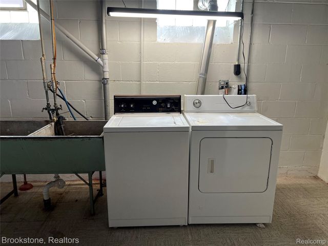 23280 Forest Street, Oak Park, MI 48237