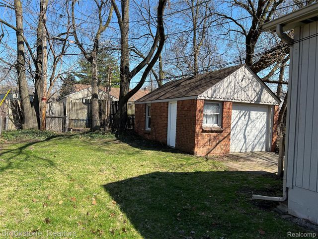 23280 Forest Street, Oak Park, MI 48237