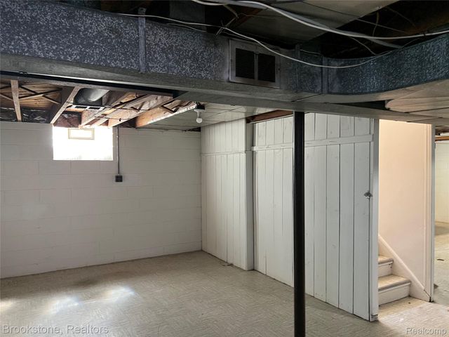 23280 Forest Street, Oak Park, MI 48237