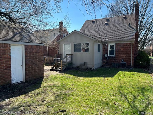 23280 Forest Street, Oak Park, MI 48237