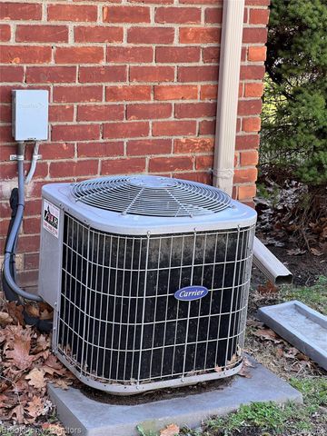 23280 Forest Street, Oak Park, MI 48237