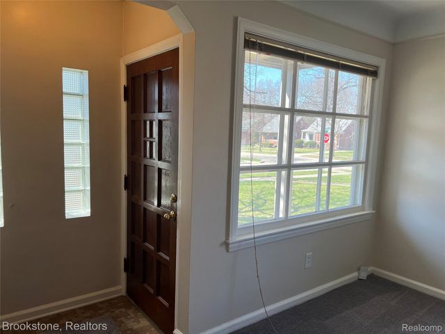 23280 Forest Street, Oak Park, MI 48237