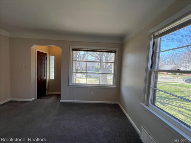 23280 Forest Street, Oak Park, MI 48237