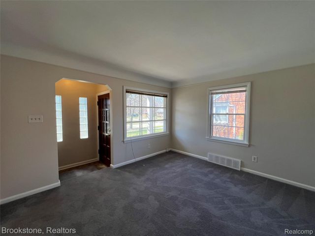 23280 Forest Street, Oak Park, MI 48237