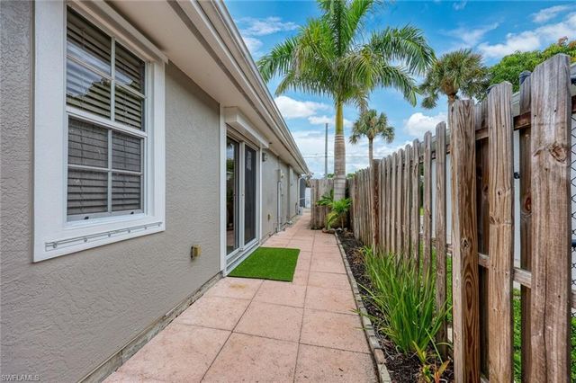 601 97th AVE N, Naples, FL 34108
