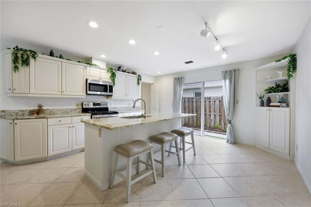 601 97th AVE N, Naples, FL 34108