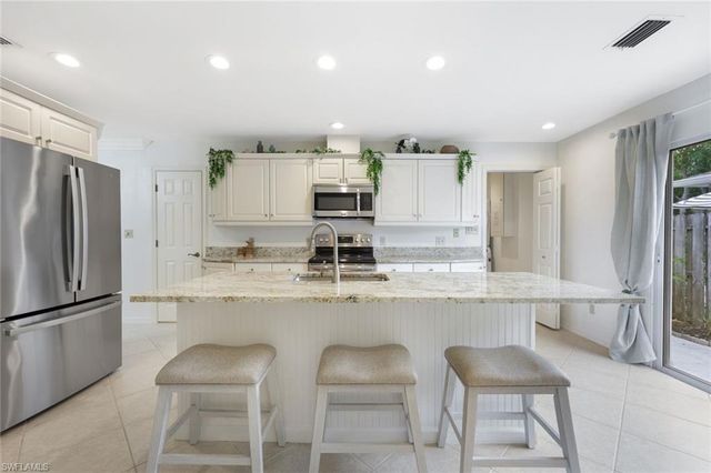 601 97th AVE N, Naples, FL 34108