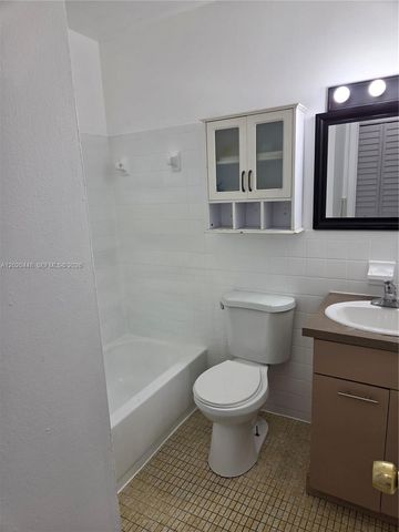4030 SW 61st Ave 6, Davie, FL 33314