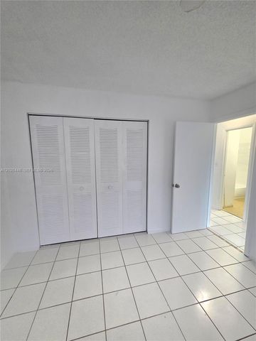 4030 SW 61st Ave 6, Davie, FL 33314