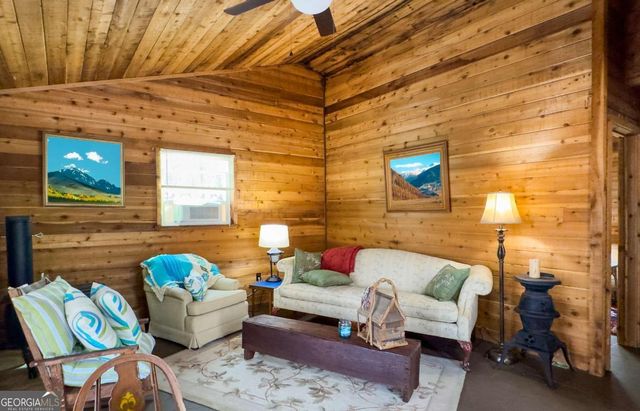 526 Garland Ridge Drive, Hayesville, NC 28904