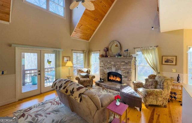 526 Garland Ridge Drive, Hayesville, NC 28904