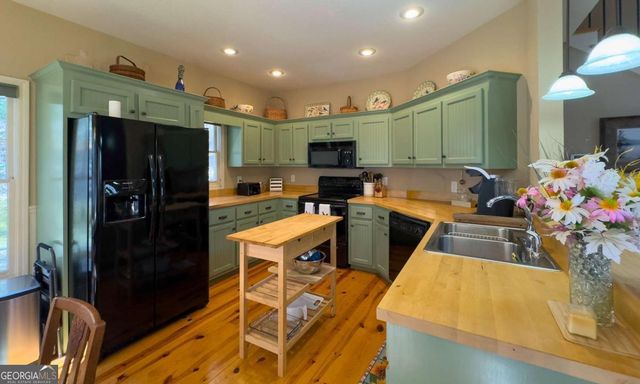 526 Garland Ridge Drive, Hayesville, NC 28904