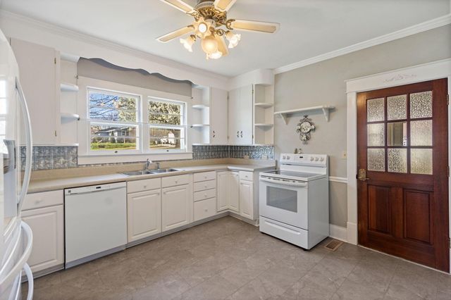 726 Georgia Avenue, Etowah, TN 37331