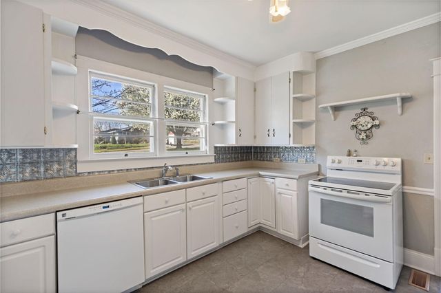 726 Georgia Avenue, Etowah, TN 37331