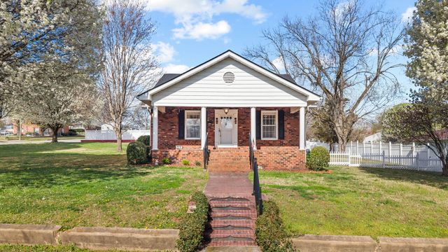 726 Georgia Avenue, Etowah, TN 37331