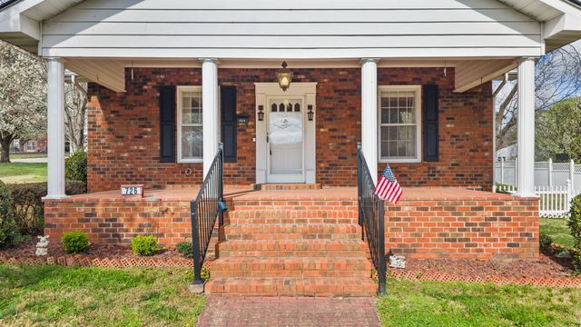 726 Georgia Avenue, Etowah, TN 37331