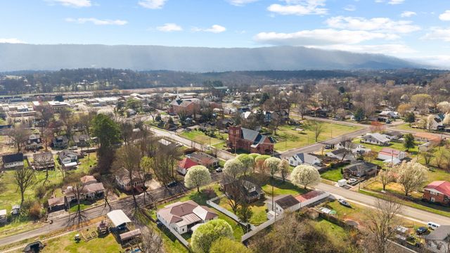 726 Georgia Avenue, Etowah, TN 37331