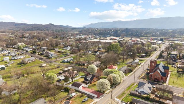 726 Georgia Avenue, Etowah, TN 37331