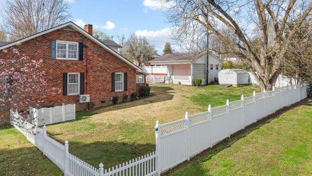 726 Georgia Avenue, Etowah, TN 37331