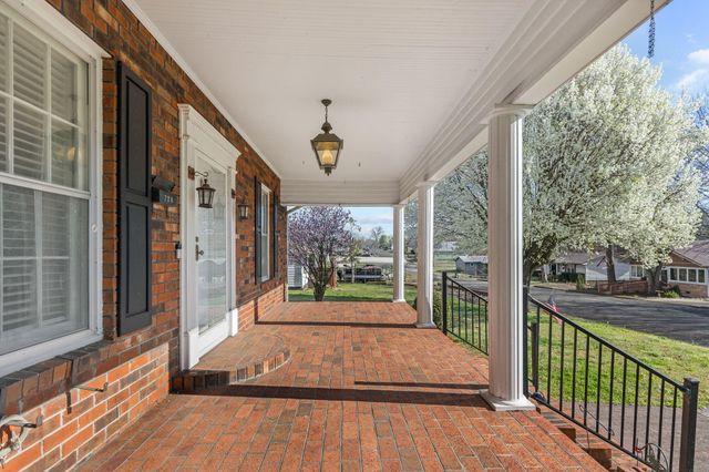 726 Georgia Avenue, Etowah, TN 37331