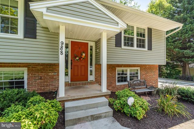 988 W AREBA AVE, Hershey, PA 17033
