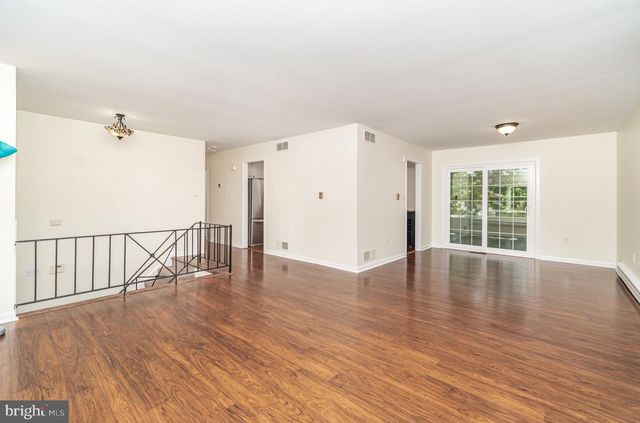 988 W AREBA AVE, Hershey, PA 17033