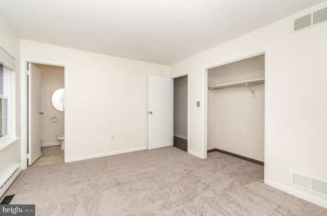 988 W AREBA AVE, Hershey, PA 17033