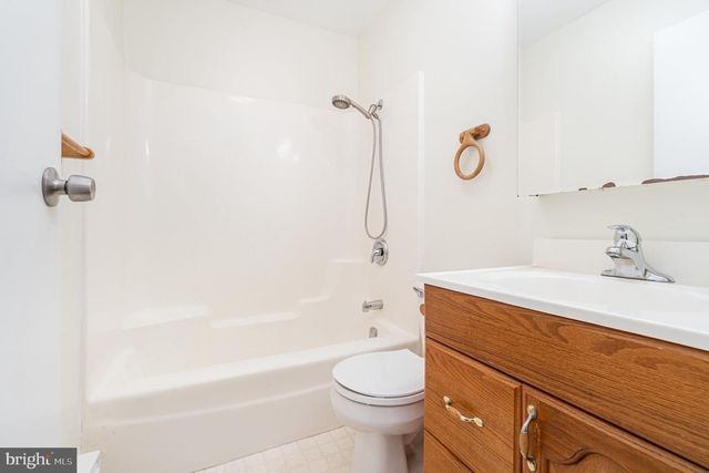 988 W AREBA AVE, Hershey, PA 17033