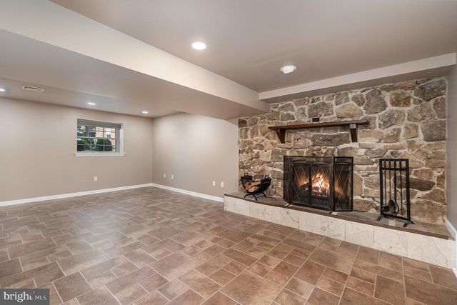 988 W AREBA AVE, Hershey, PA 17033