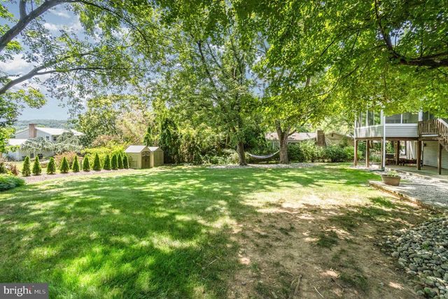 988 W AREBA AVE, Hershey, PA 17033