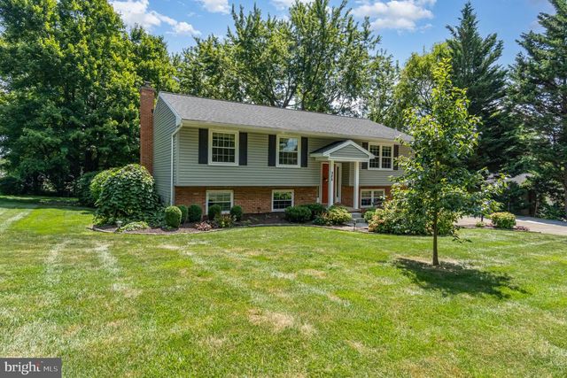 988 W AREBA AVE, Hershey, PA 17033