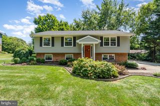 988 W AREBA AVE, Hershey, PA 17033