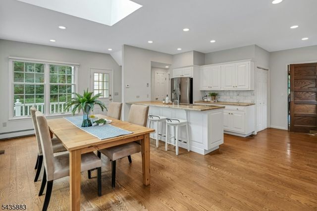 89 Beechwood Rd, Summit City, NJ 07901