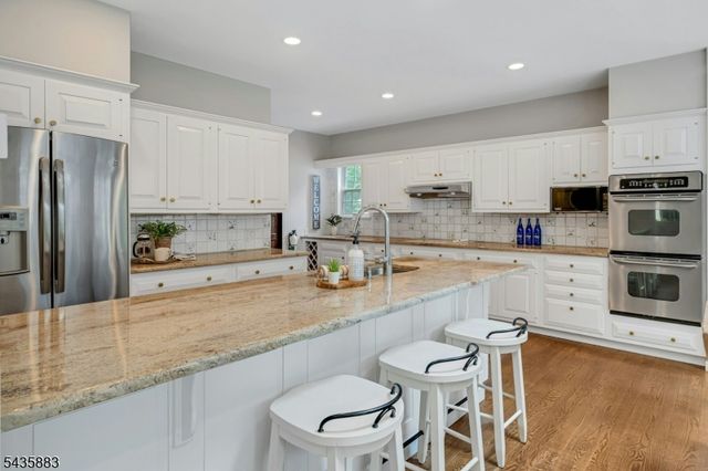 89 Beechwood Rd, Summit City, NJ 07901
