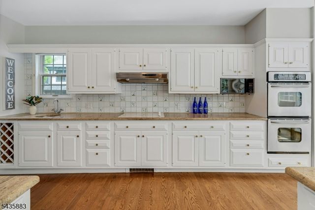 89 Beechwood Rd, Summit City, NJ 07901