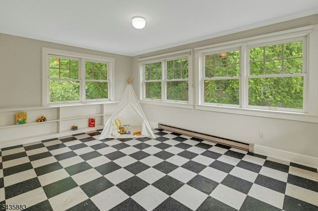 89 Beechwood Rd, Summit City, NJ 07901