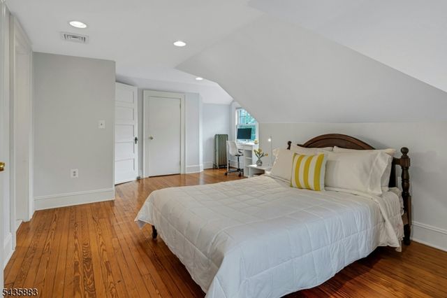89 Beechwood Rd, Summit City, NJ 07901