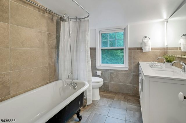 89 Beechwood Rd, Summit City, NJ 07901