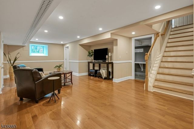 89 Beechwood Rd, Summit City, NJ 07901