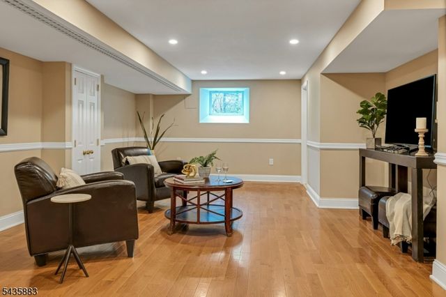 89 Beechwood Rd, Summit City, NJ 07901
