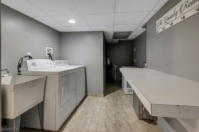 89 Beechwood Rd, Summit City, NJ 07901