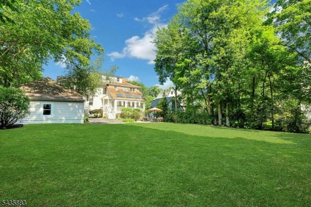 89 Beechwood Rd, Summit City, NJ 07901