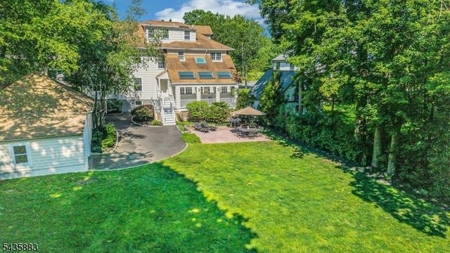 89 Beechwood Rd, Summit City, NJ 07901