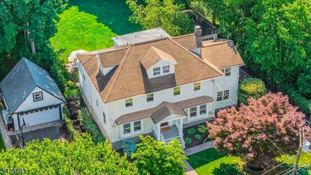89 Beechwood Rd, Summit City, NJ 07901