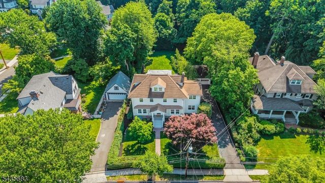 89 Beechwood Rd, Summit City, NJ 07901