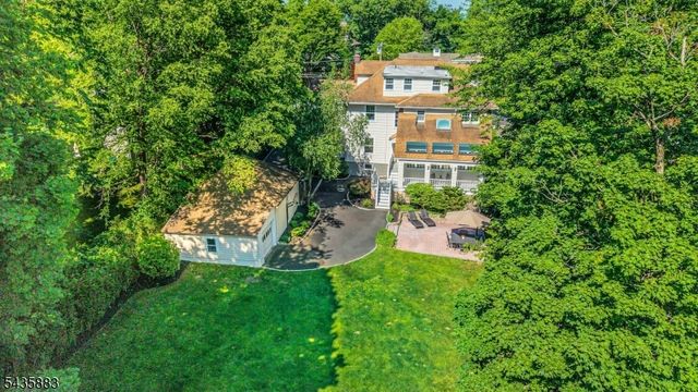 89 Beechwood Rd, Summit City, NJ 07901